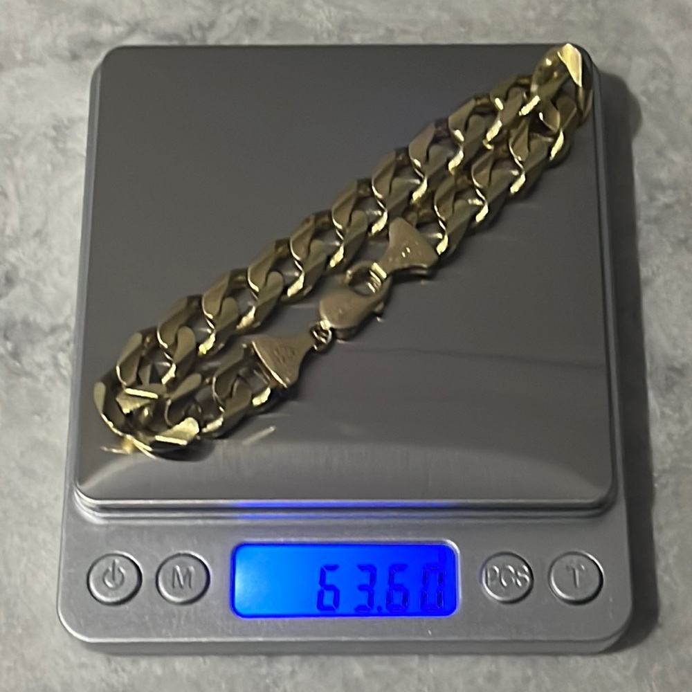 14K gold bracelet. Made in Italy. 9 inch chain. 12.5mm wide.